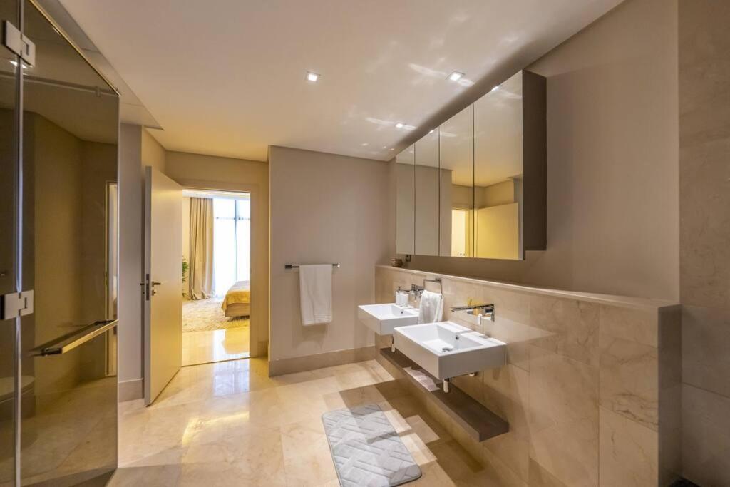 شقة Cozy Beachfront 1 Bedroom - The 8 دبي
