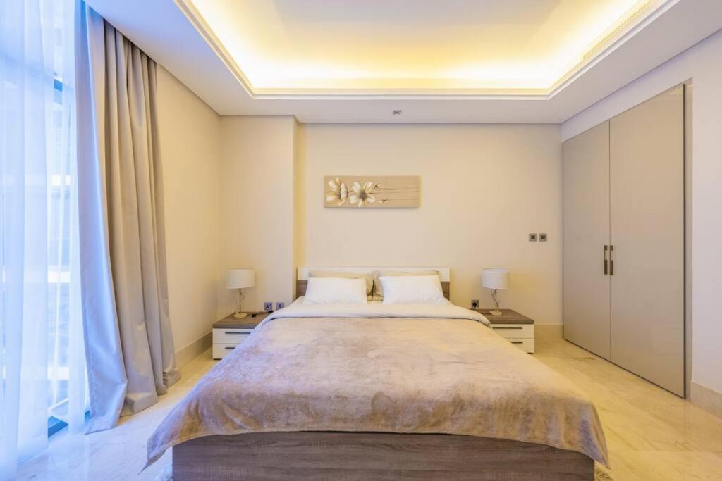 Cozy Beachfront 1 Bedroom - The 8 شقة *
