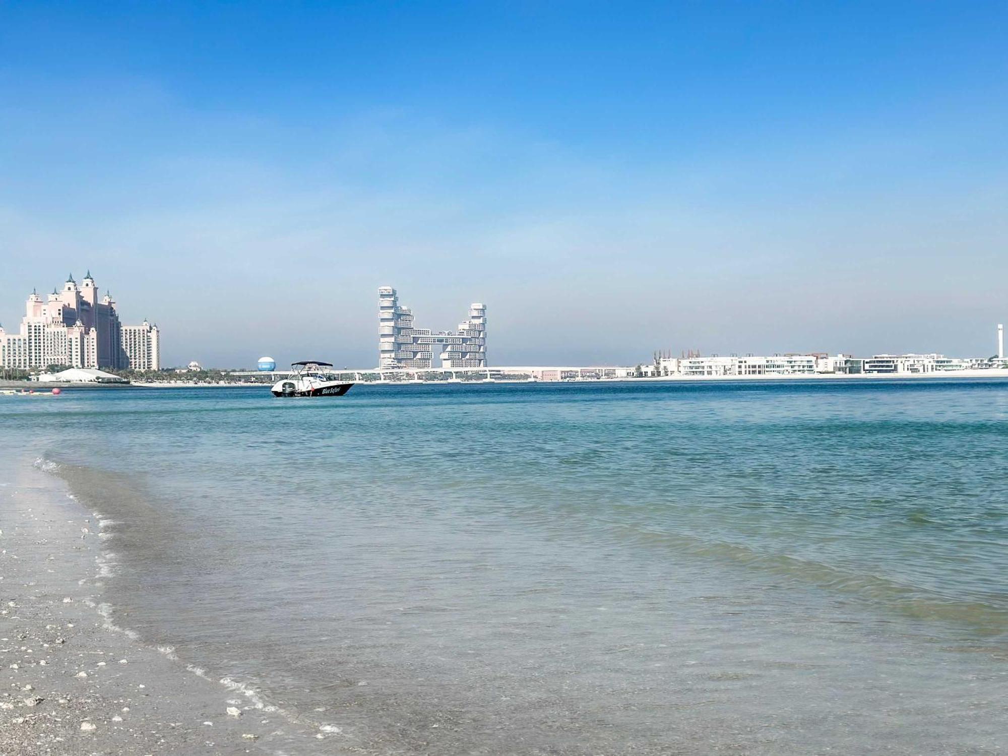Cozy Beachfront 1 Bedroom - The 8 شقة دبي