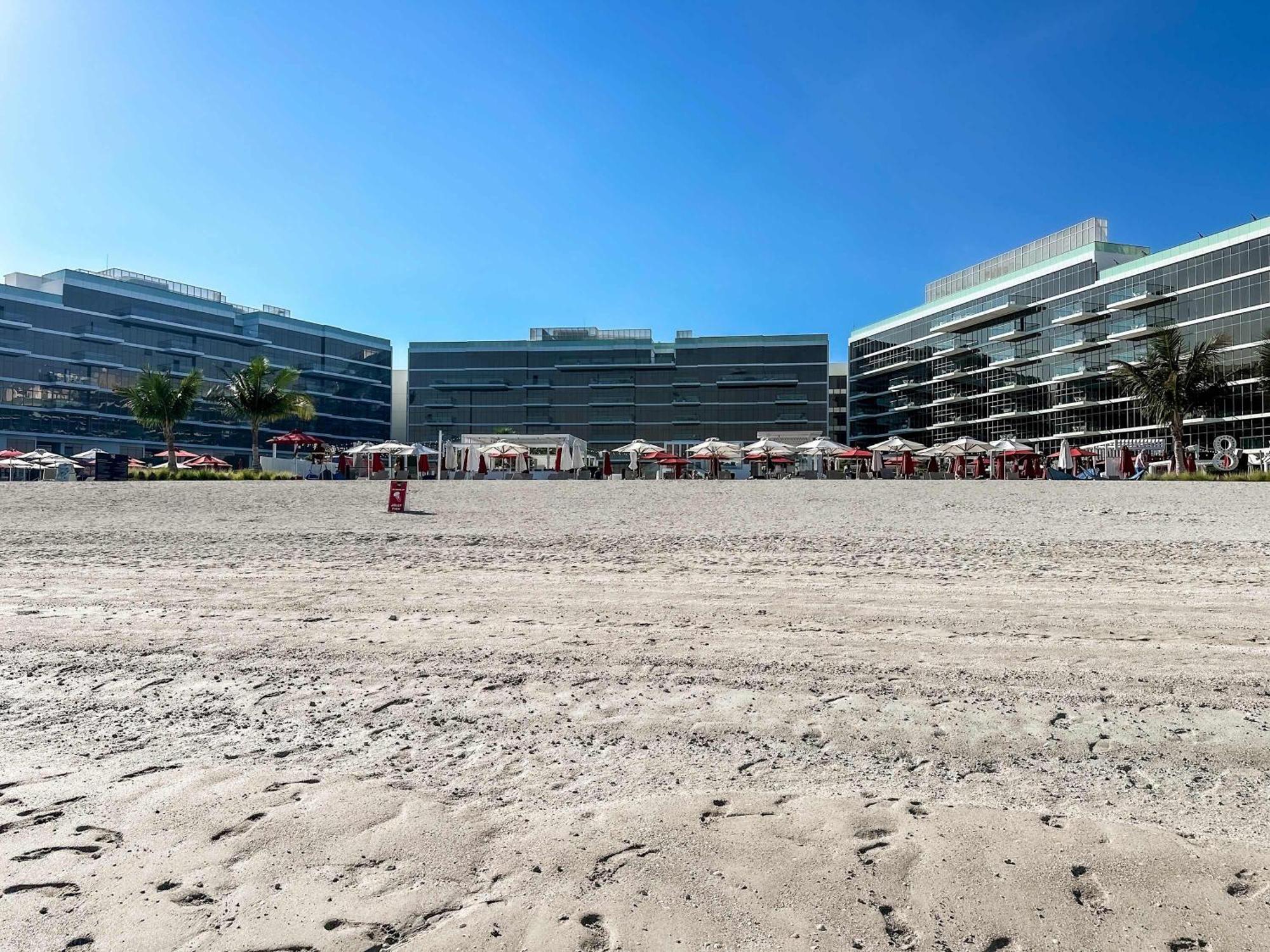 Cozy Beachfront 1 Bedroom - The 8 شقة
