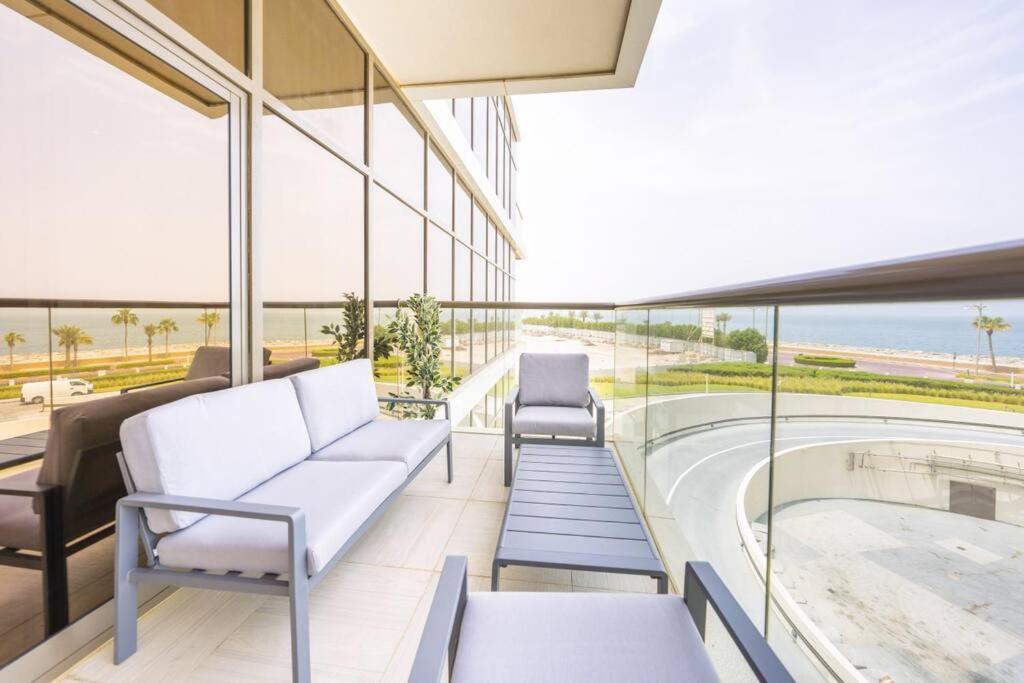 شقة Cozy Beachfront 1 Bedroom - The 8 دبي
